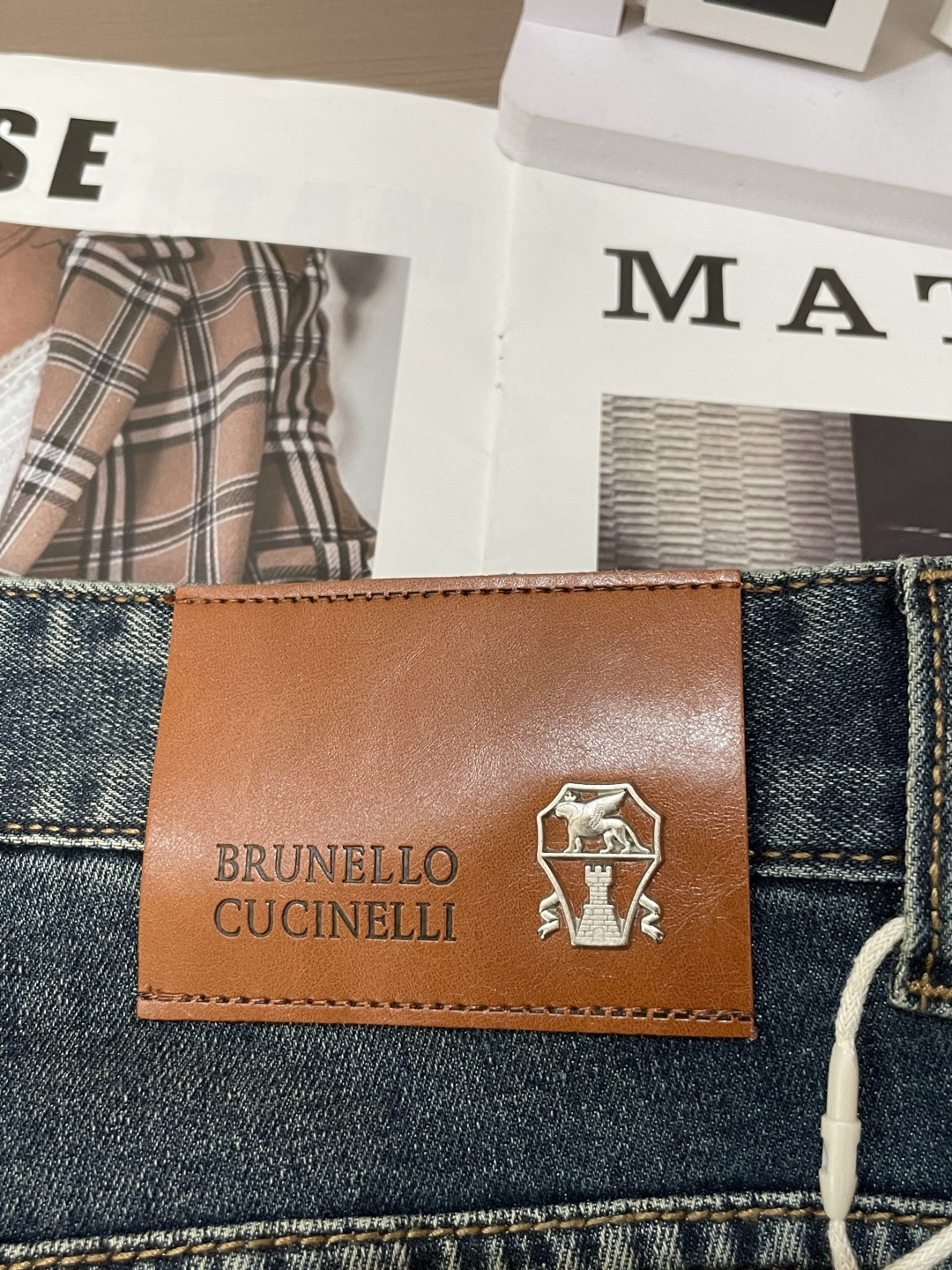 BC专柜最新同款牛仔裤 面料版型做工绝绝子好穿不挑身材在搭配上没有太多的限制 随意简洁的衬托其他单品，来