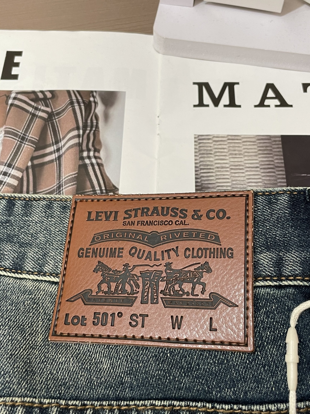 Levi’s 专柜最新同款牛仔裤 面料版型做工绝绝子好穿不挑身材在搭配上没有太多的限制 随意简洁的衬托其