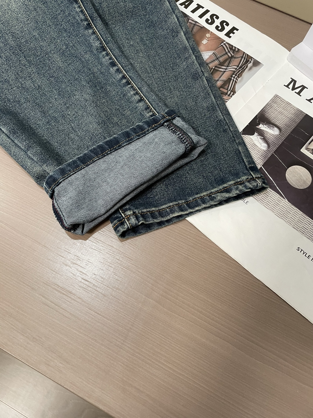 Levi’s 专柜最新同款牛仔裤 面料版型做工绝绝子好穿不挑身材在搭配上没有太多的限制 随意简洁的衬托其