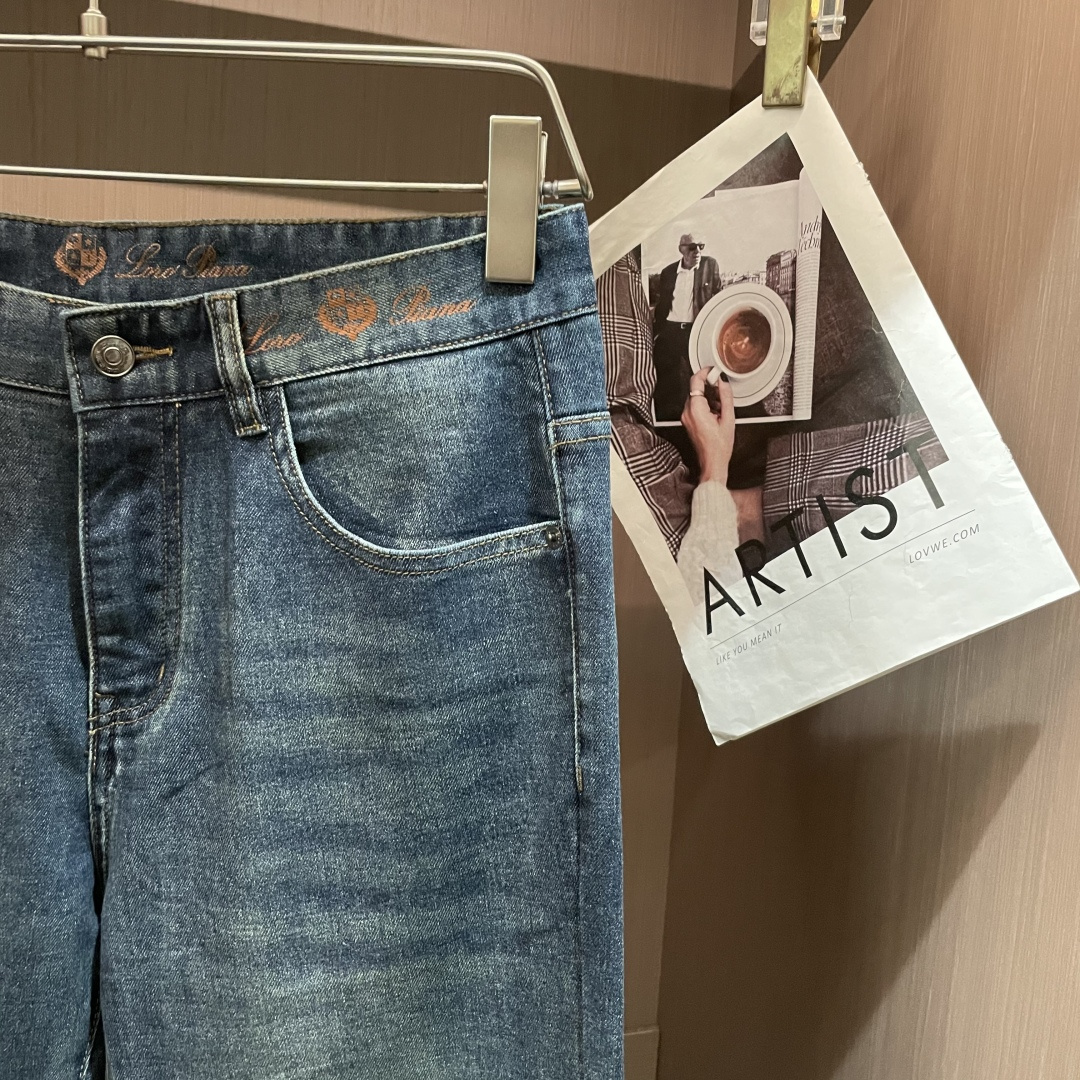 lp🆕专柜最新同款牛仔裤 面料版型做工绝绝子好穿不挑身材在搭配上没有太多的限制 随意简洁的衬托其他单品，
