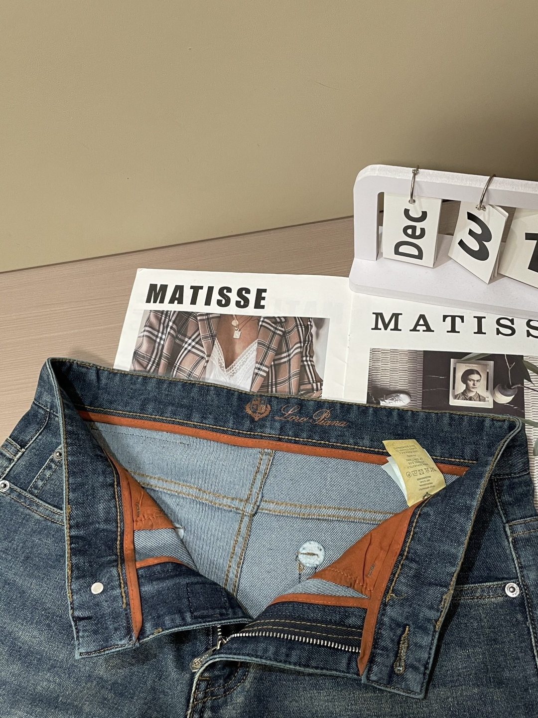 lp🆕专柜最新同款牛仔裤 面料版型做工绝绝子好穿不挑身材在搭配上没有太多的限制 随意简洁的衬托其他单品，