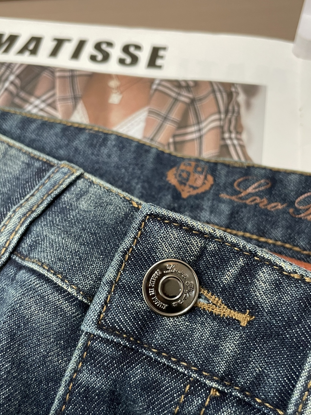 lp🆕专柜最新同款牛仔裤 面料版型做工绝绝子好穿不挑身材在搭配上没有太多的限制 随意简洁的衬托其他单品，