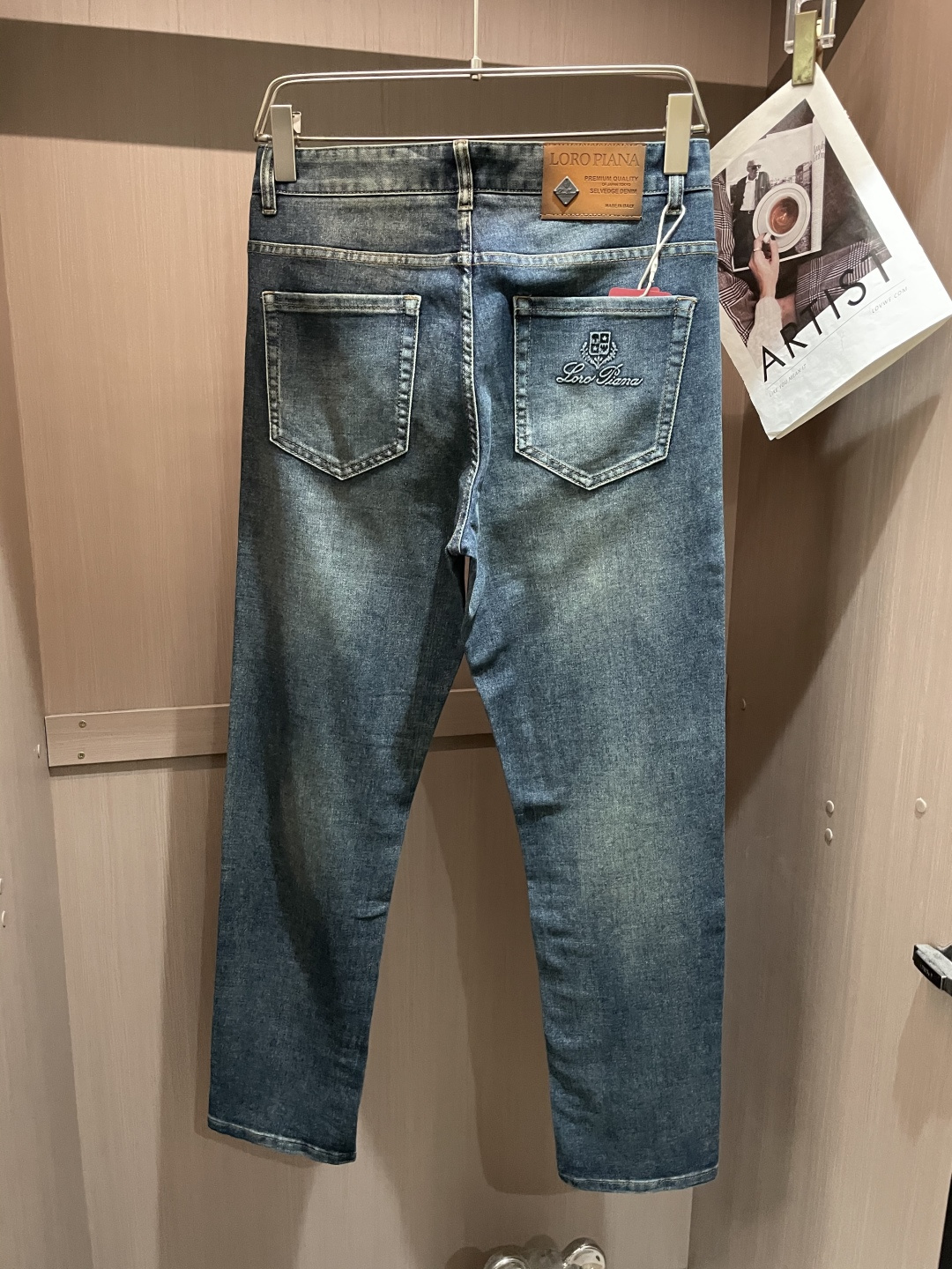 lp🆕专柜最新同款牛仔裤 面料版型做工绝绝子好穿不挑身材在搭配上没有太多的限制 随意简洁的衬托其他单品，