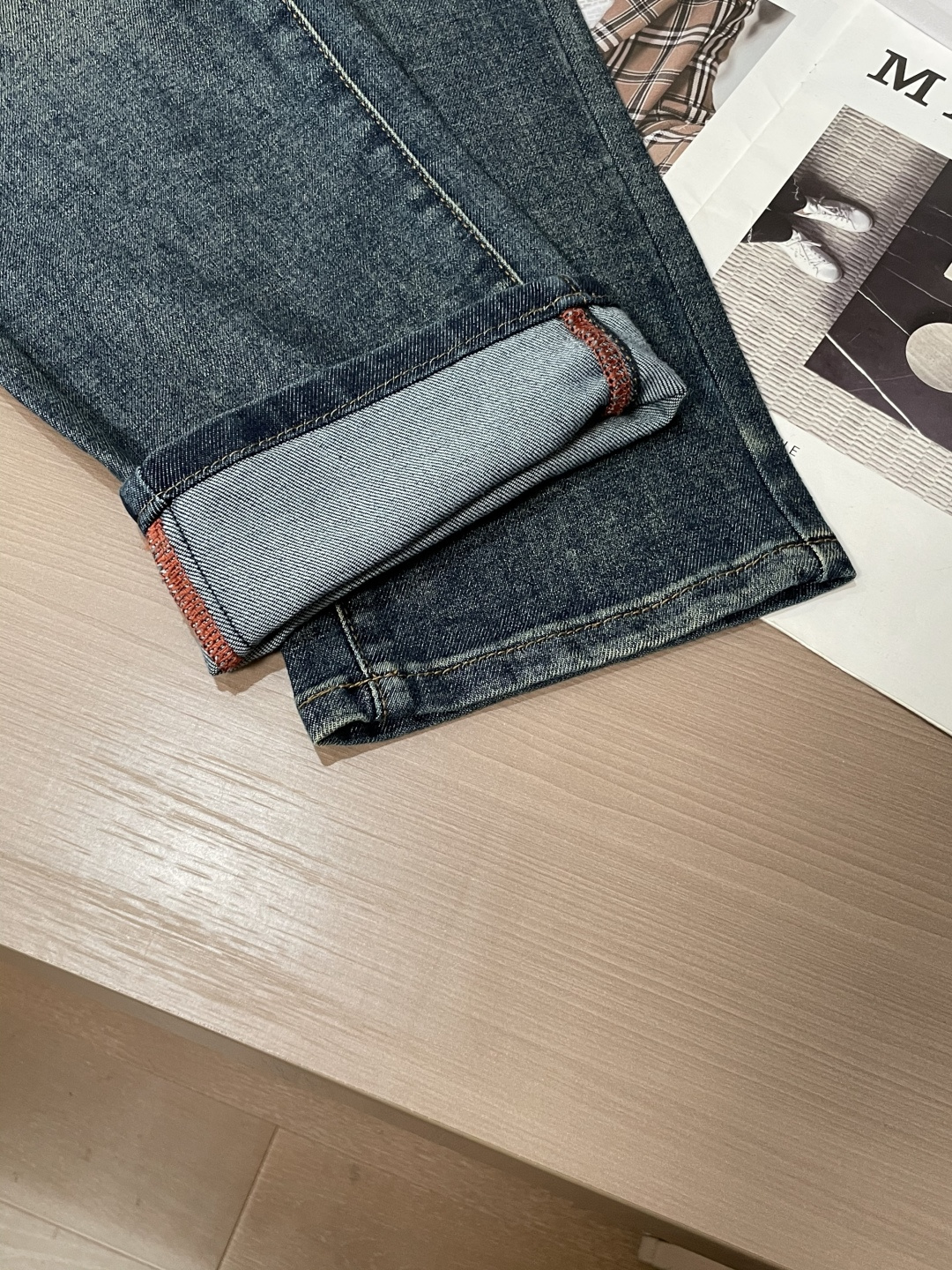 lp🆕专柜最新同款牛仔裤 面料版型做工绝绝子好穿不挑身材在搭配上没有太多的限制 随意简洁的衬托其他单品，