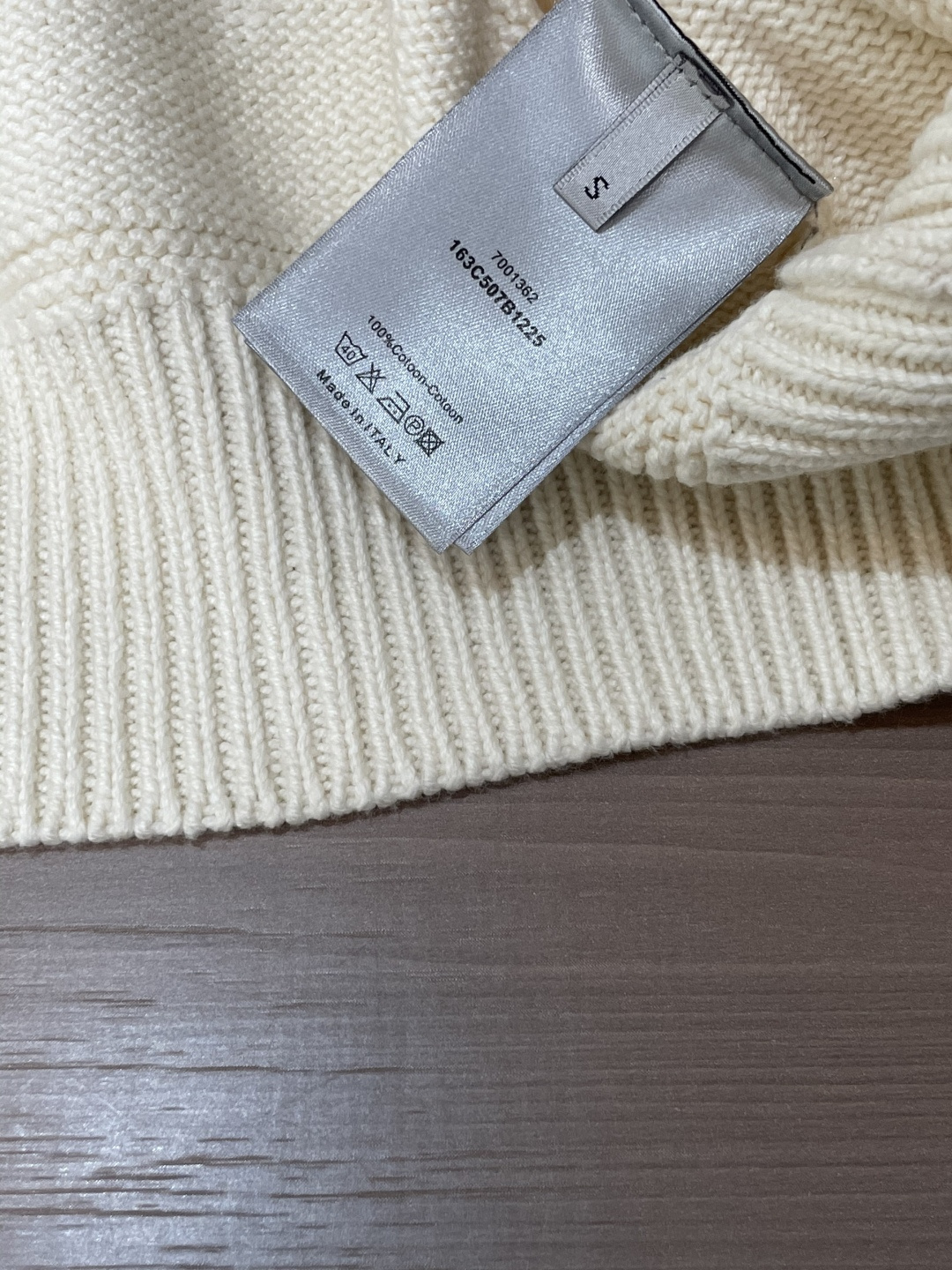 Dior 2025秋冬 高奢毛衣👫原厂代工 ，客供进口羊绒面料,细节辅料跟足原版，高端人士必备！尺码 S