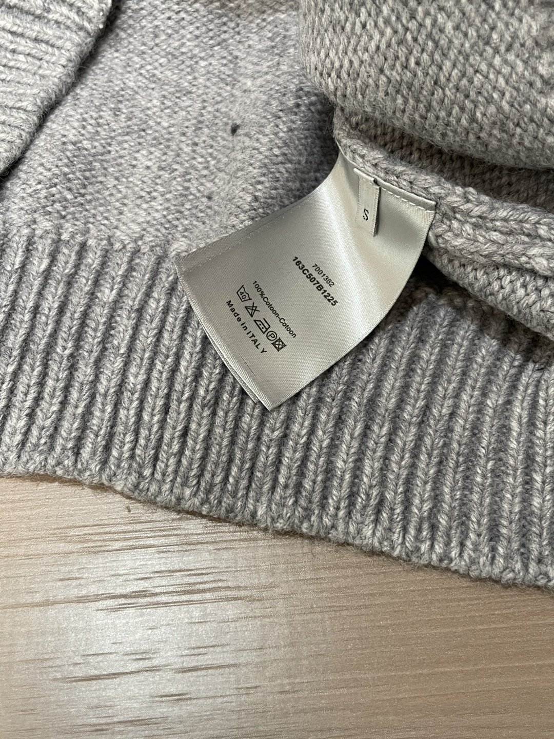 Dior 2025秋冬 高奢毛衣👫原厂代工 ，客供进口羊绒面料,细节辅料跟足原版，高端人士必备！尺码 S