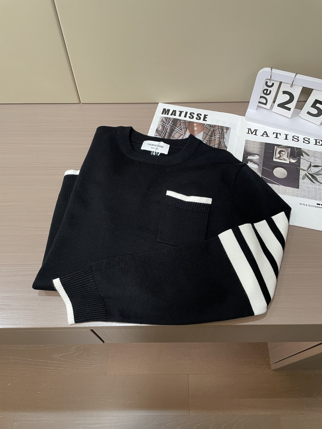 TB 重磅推荐！2025aw秋冬新款 专柜同步 时尚经典基础款针织衫 秋冬必备款 采用针织衫加厚毛衣，精