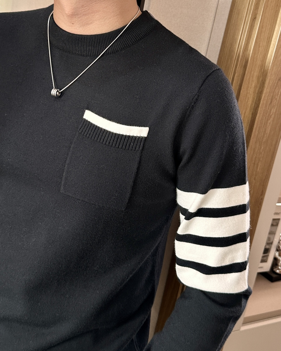 TB 重磅推荐！2025aw秋冬新款 专柜同步 时尚经典基础款针织衫 秋冬必备款 采用针织衫加厚毛衣，精