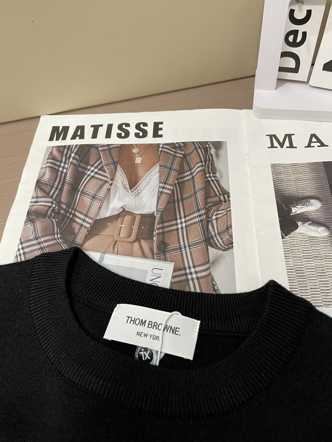 TB 重磅推荐！2025aw秋冬新款 专柜同步 时尚经典基础款针织衫 秋冬必备款 采用针织衫加厚毛衣，精