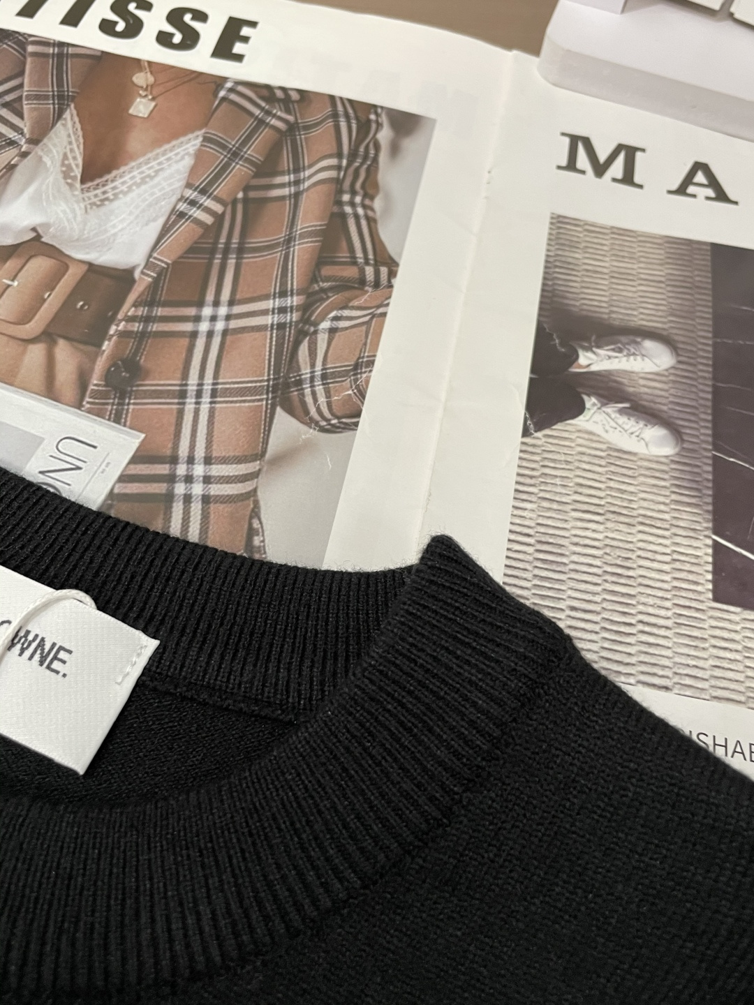 TB 重磅推荐！2025aw秋冬新款 专柜同步 时尚经典基础款针织衫 秋冬必备款 采用针织衫加厚毛衣，精