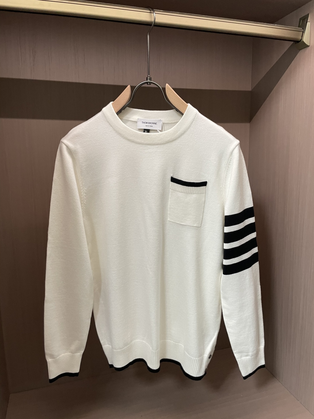 TB 重磅推荐！2025aw秋冬新款 专柜同步 时尚经典基础款针织衫 秋冬必备款 采用针织衫加厚毛衣，精