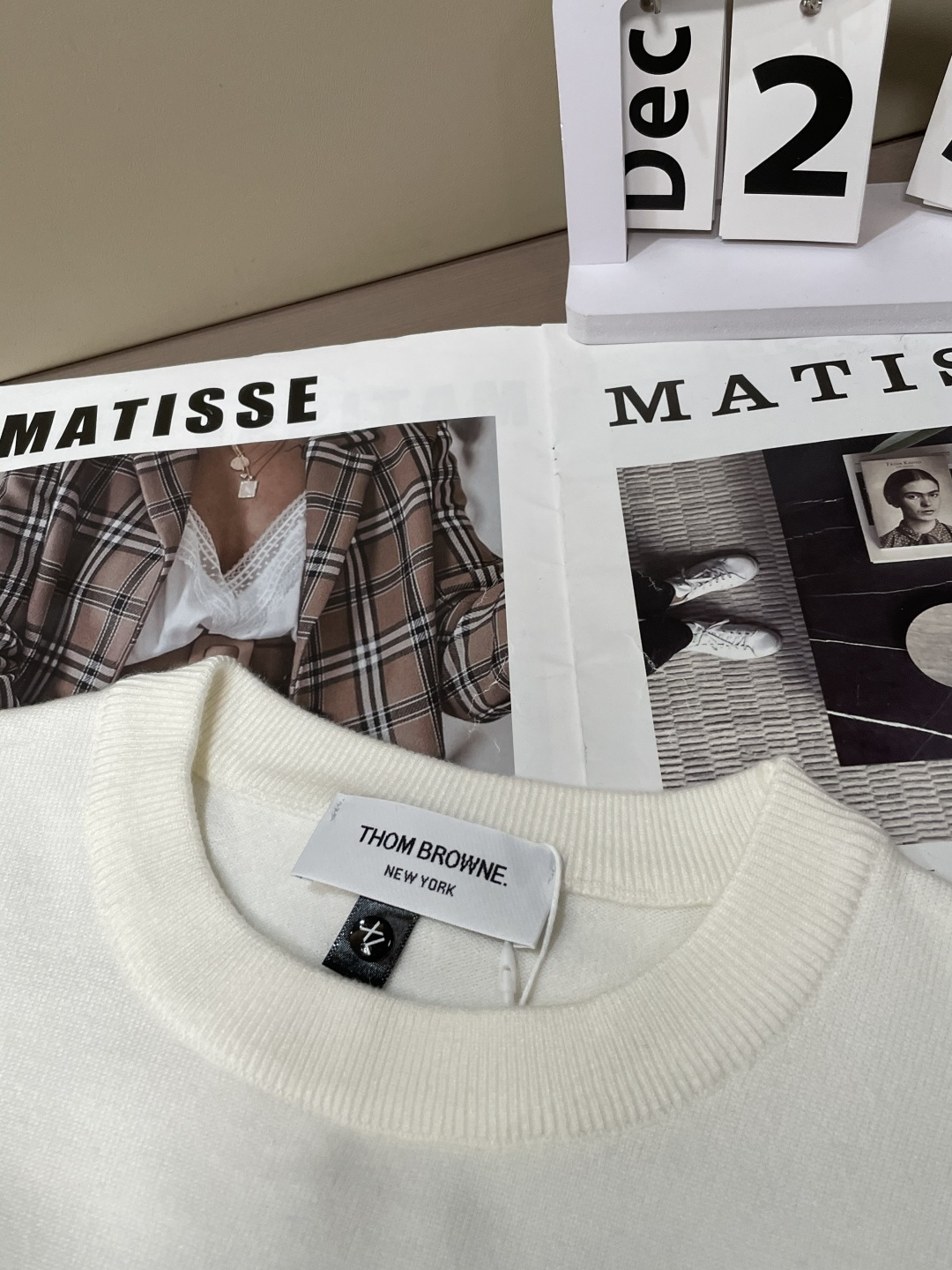 TB 重磅推荐！2025aw秋冬新款 专柜同步 时尚经典基础款针织衫 秋冬必备款 采用针织衫加厚毛衣，精