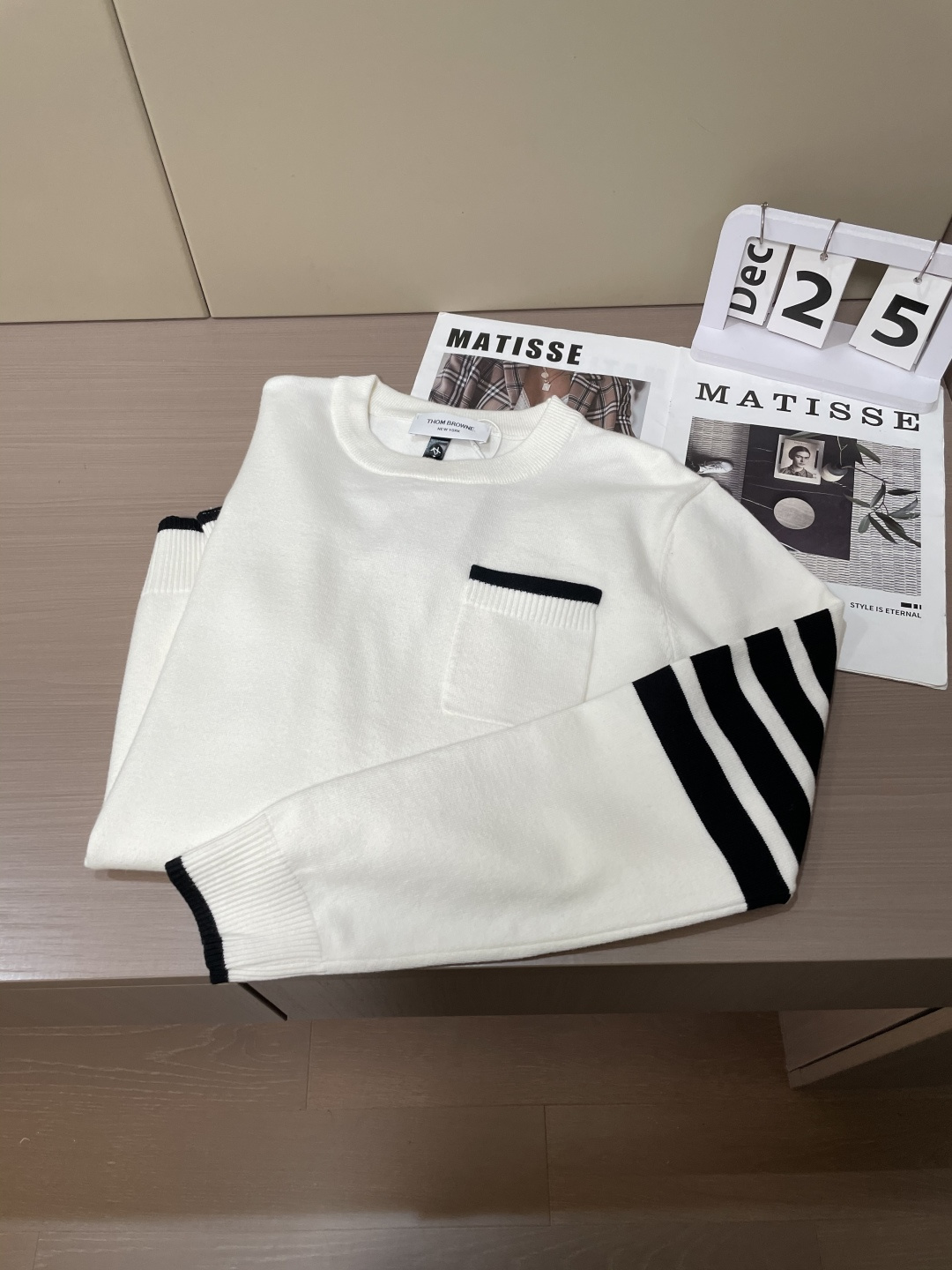 TB 重磅推荐！2025aw秋冬新款 专柜同步 时尚经典基础款针织衫 秋冬必备款 采用针织衫加厚毛衣，精