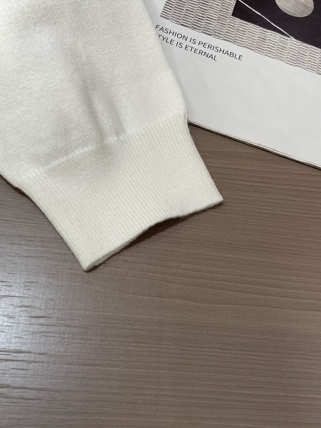 BUR 重磅推荐！2025aw秋冬新款 专柜同步 时尚经典基础款针织衫 秋冬必备款 采用针织衫加厚毛衣，