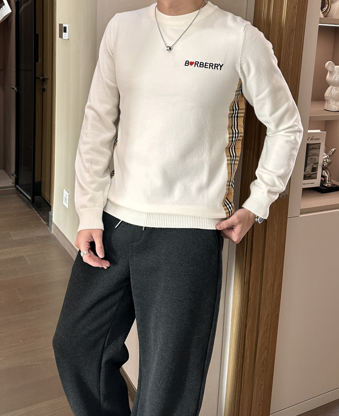 BUR 重磅推荐！2025aw秋冬新款 专柜同步 时尚经典基础款针织衫 秋冬必备款 采用针织衫加厚毛衣，
