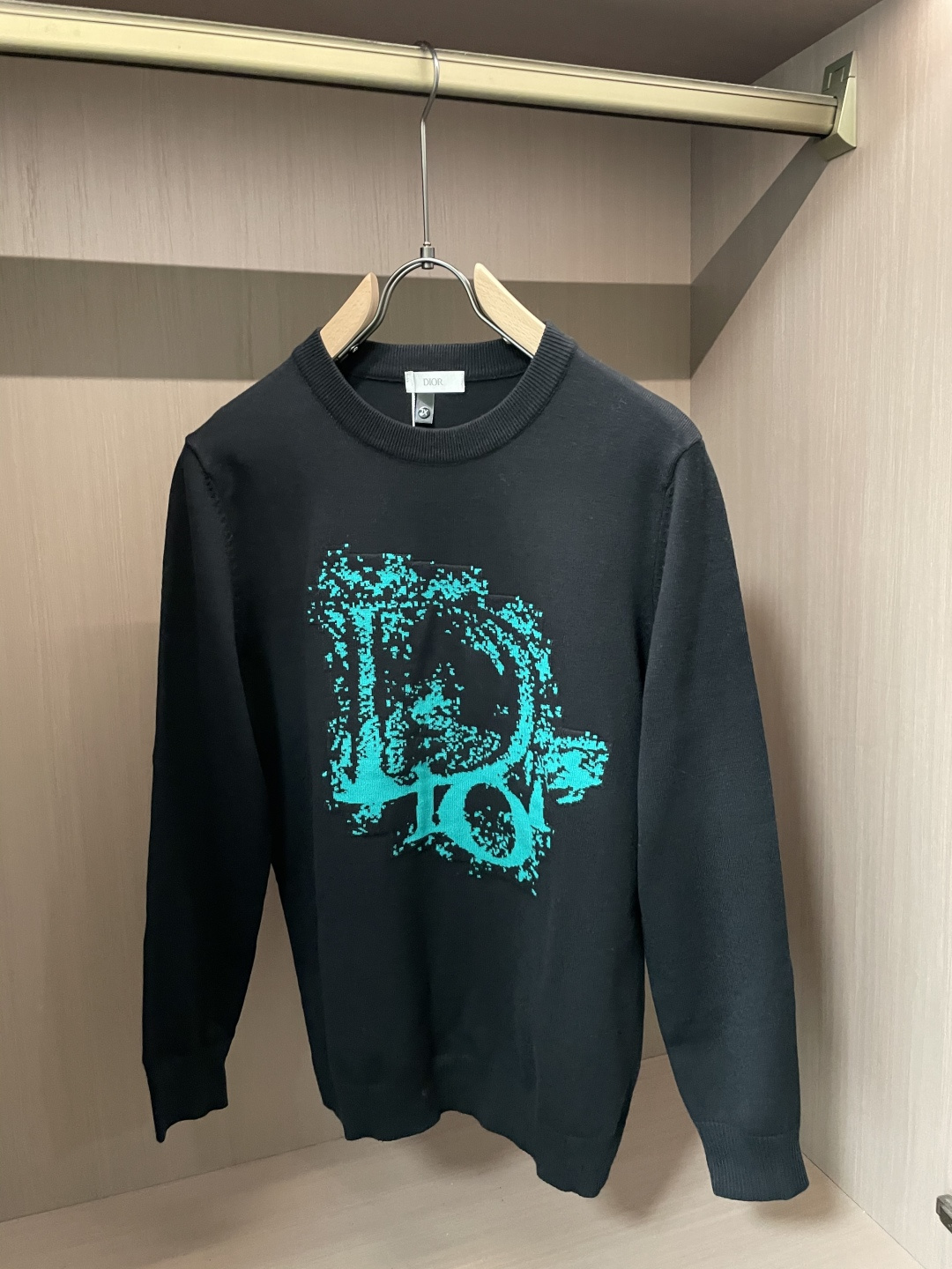 Dior 重磅推荐！2025aw秋冬新款 专柜同步 时尚经典基础款针织衫 秋冬必备款 采用针织衫加厚毛衣