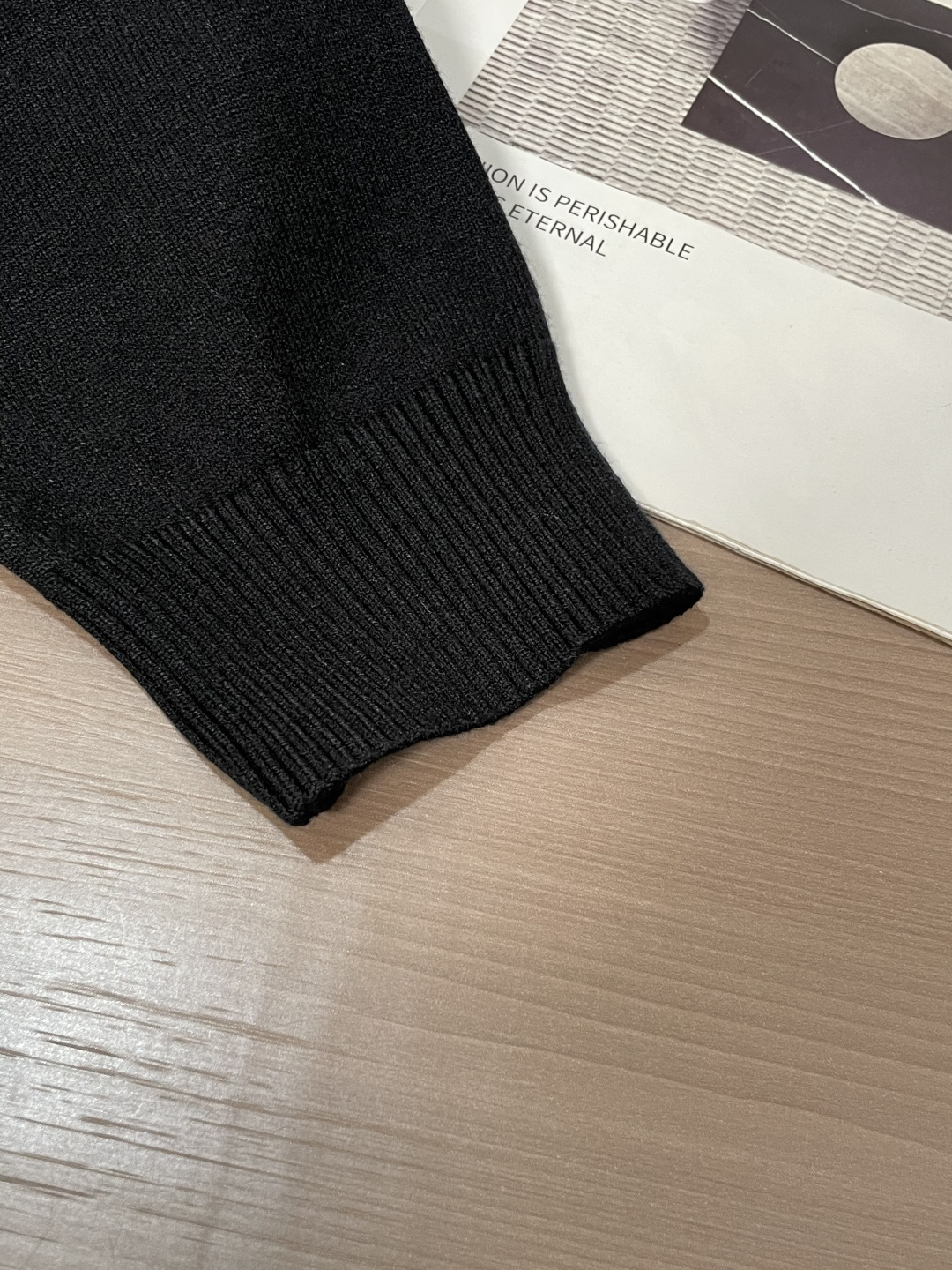 Dior 重磅推荐！2025aw秋冬新款 专柜同步 时尚经典基础款针织衫 秋冬必备款 采用针织衫加厚毛衣