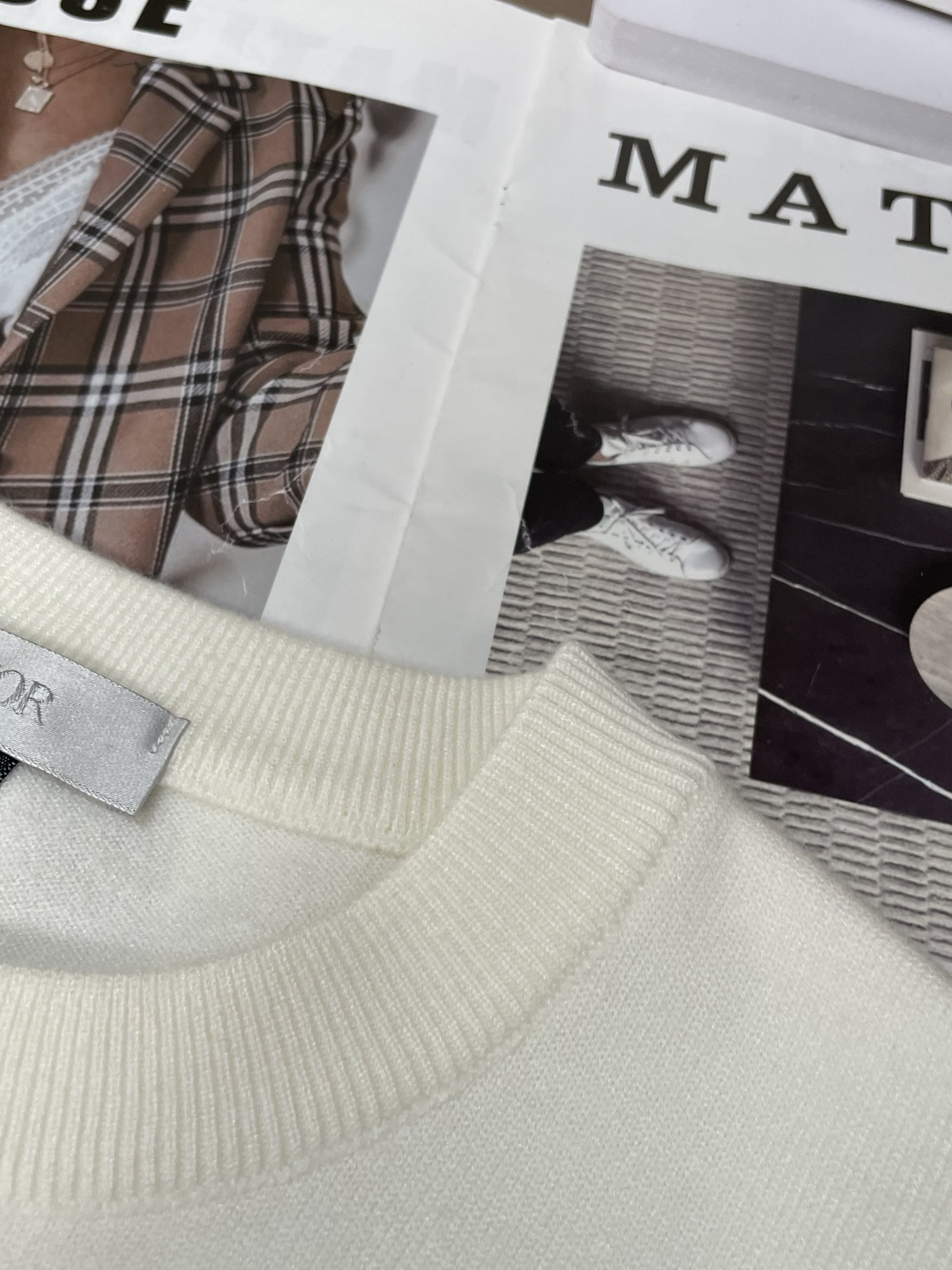 Dior 重磅推荐！2025aw秋冬新款 专柜同步 时尚经典基础款针织衫 秋冬必备款 采用针织衫加厚毛衣