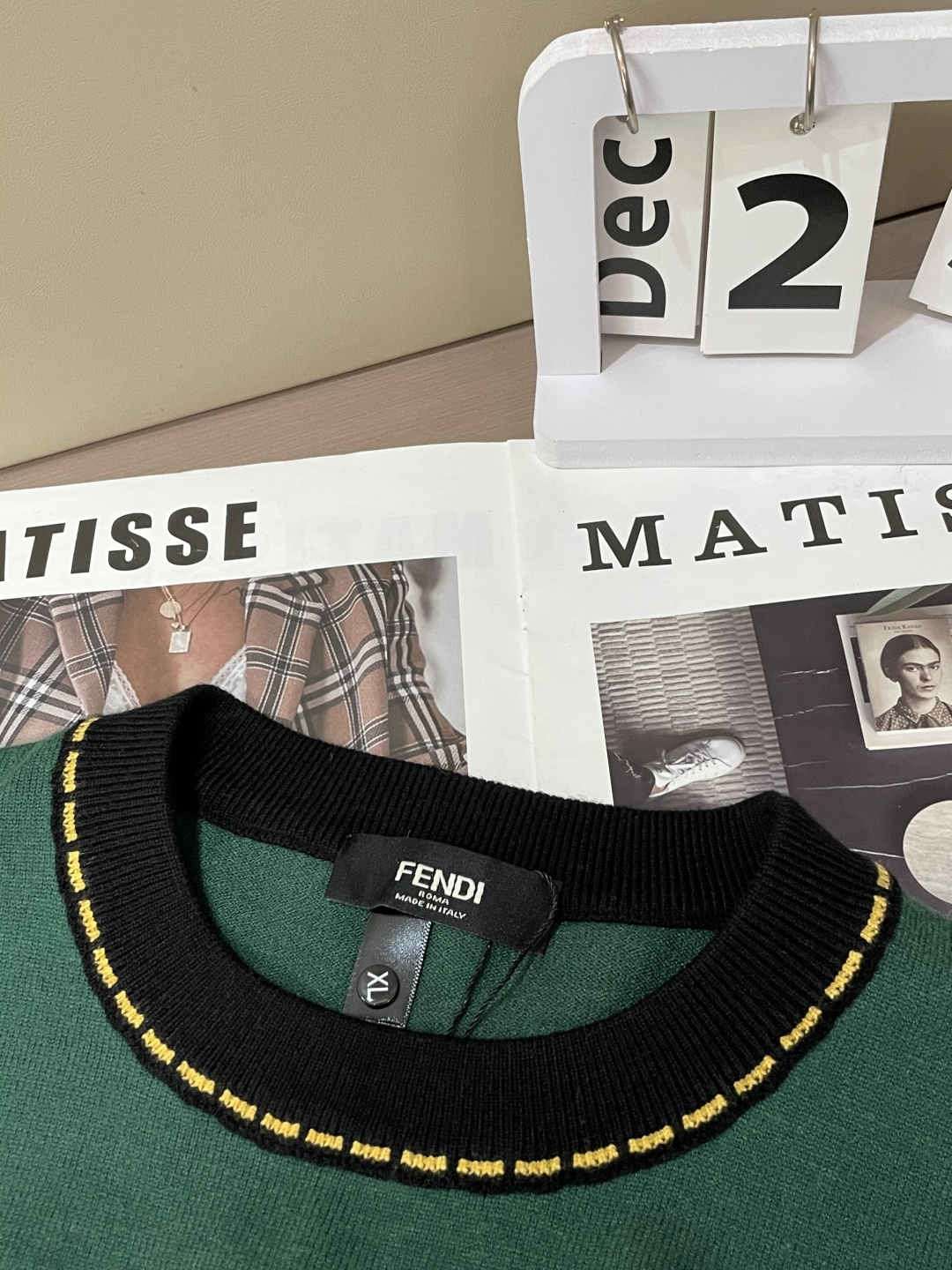 FD 重磅推荐！2025aw秋冬新款 专柜同步 时尚经典基础款针织衫 秋冬必备款 采用针织衫加厚毛衣，精