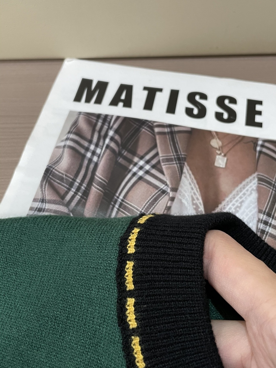 FD 重磅推荐！2025aw秋冬新款 专柜同步 时尚经典基础款针织衫 秋冬必备款 采用针织衫加厚毛衣，精