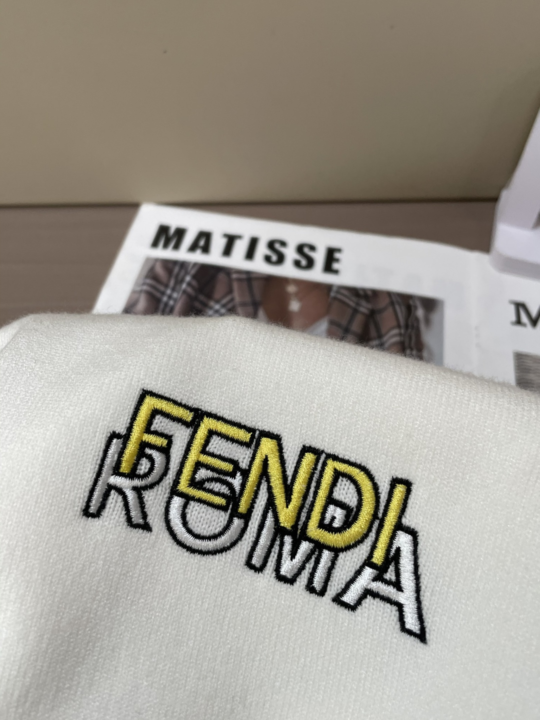 FD 重磅推荐！2025aw秋冬新款 专柜同步 时尚经典基础款针织衫 秋冬必备款 采用针织衫加厚毛衣，精