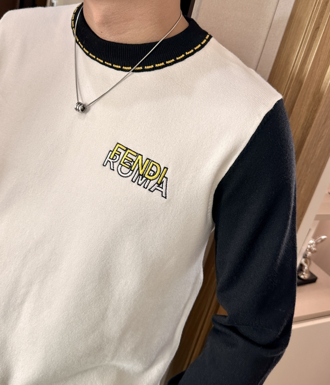 FD 重磅推荐！2025aw秋冬新款 专柜同步 时尚经典基础款针织衫 秋冬必备款 采用针织衫加厚毛衣，精