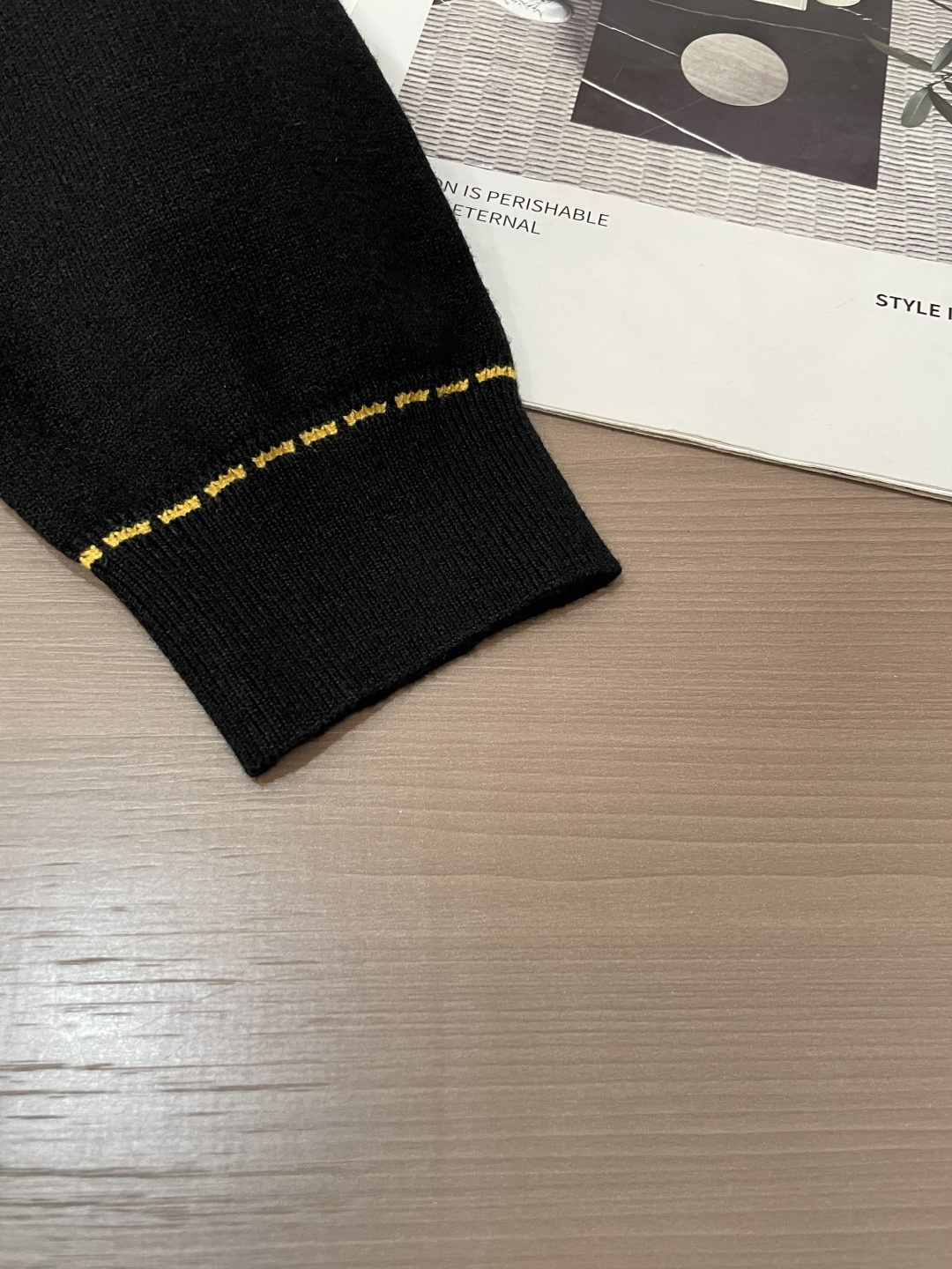 FD 重磅推荐！2025aw秋冬新款 专柜同步 时尚经典基础款针织衫 秋冬必备款 采用针织衫加厚毛衣，精