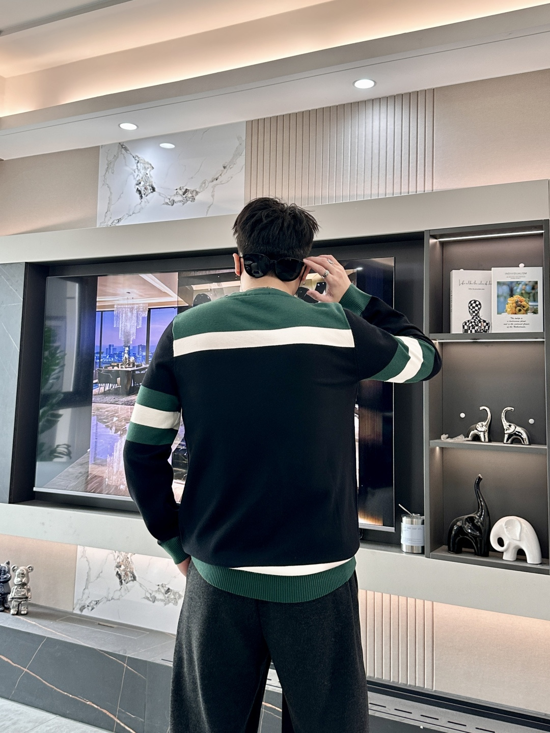 Lv 重磅推荐！2025aw秋冬新款 专柜同步 时尚经典基础款针织衫 秋冬必备款 采用针织衫加厚毛衣，精