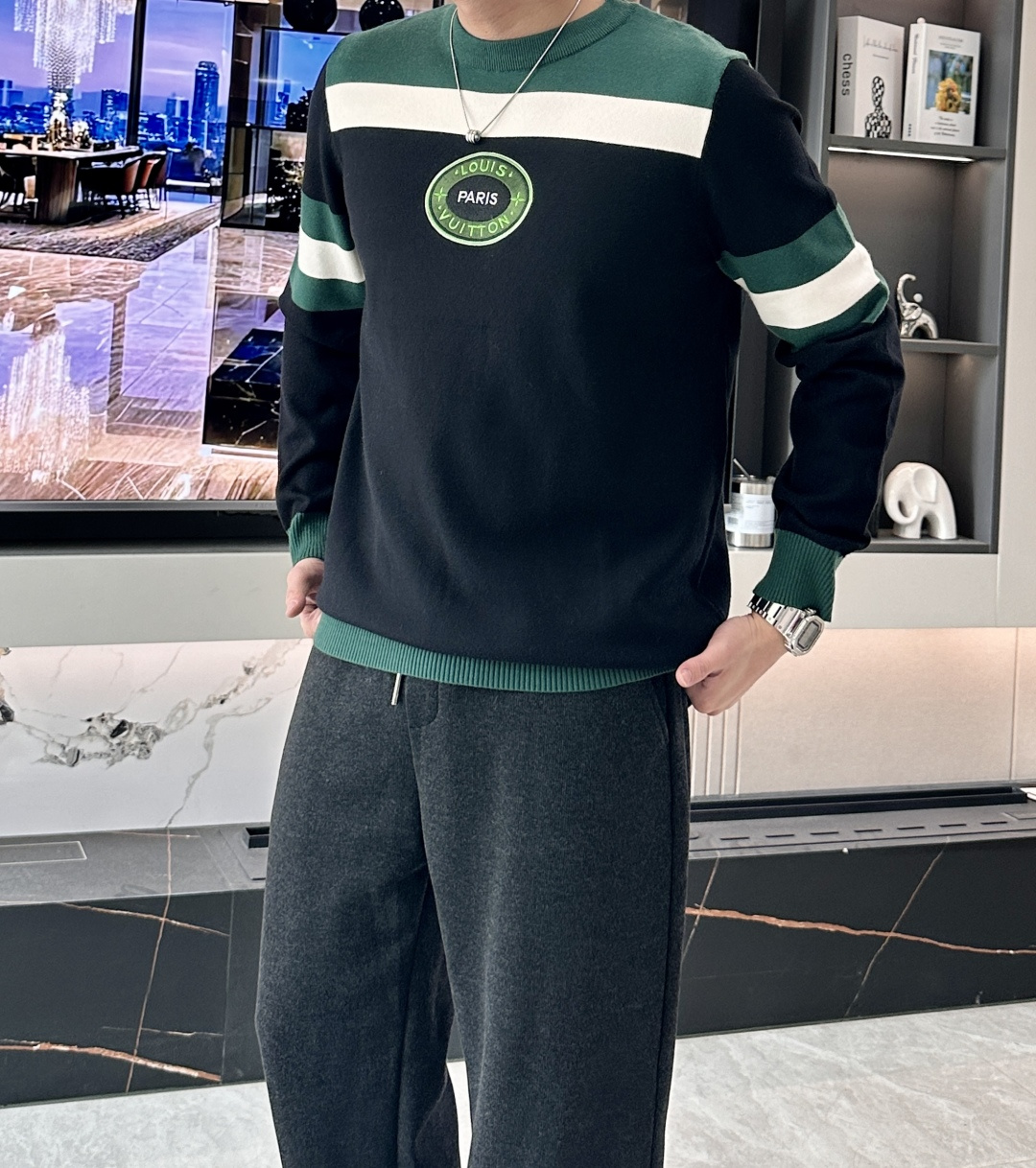 Lv 重磅推荐！2025aw秋冬新款 专柜同步 时尚经典基础款针织衫 秋冬必备款 采用针织衫加厚毛衣，精