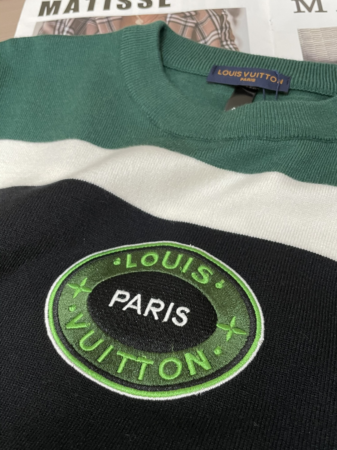 Lv 重磅推荐！2025aw秋冬新款 专柜同步 时尚经典基础款针织衫 秋冬必备款 采用针织衫加厚毛衣，精