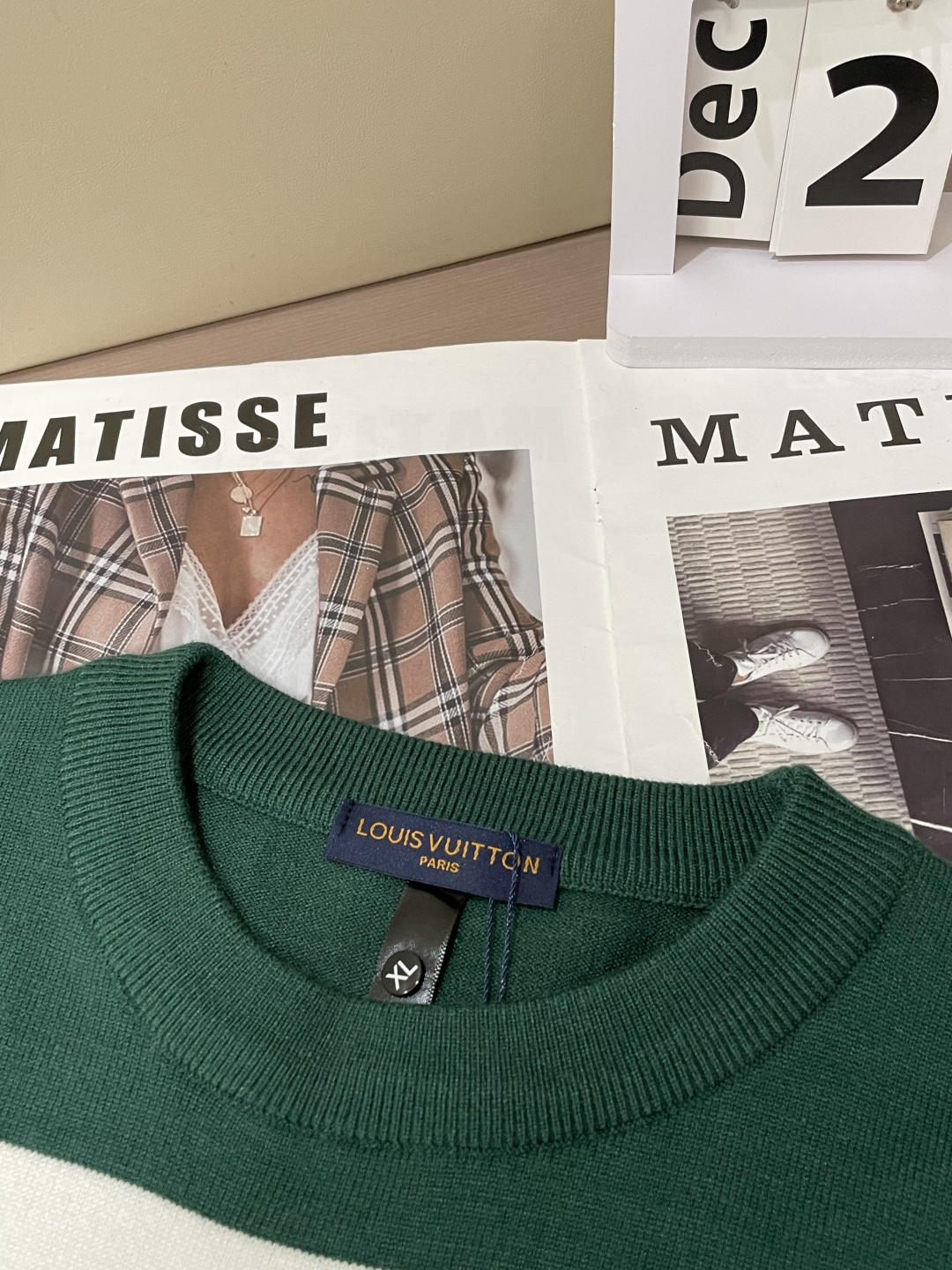 Lv 重磅推荐！2025aw秋冬新款 专柜同步 时尚经典基础款针织衫 秋冬必备款 采用针织衫加厚毛衣，精
