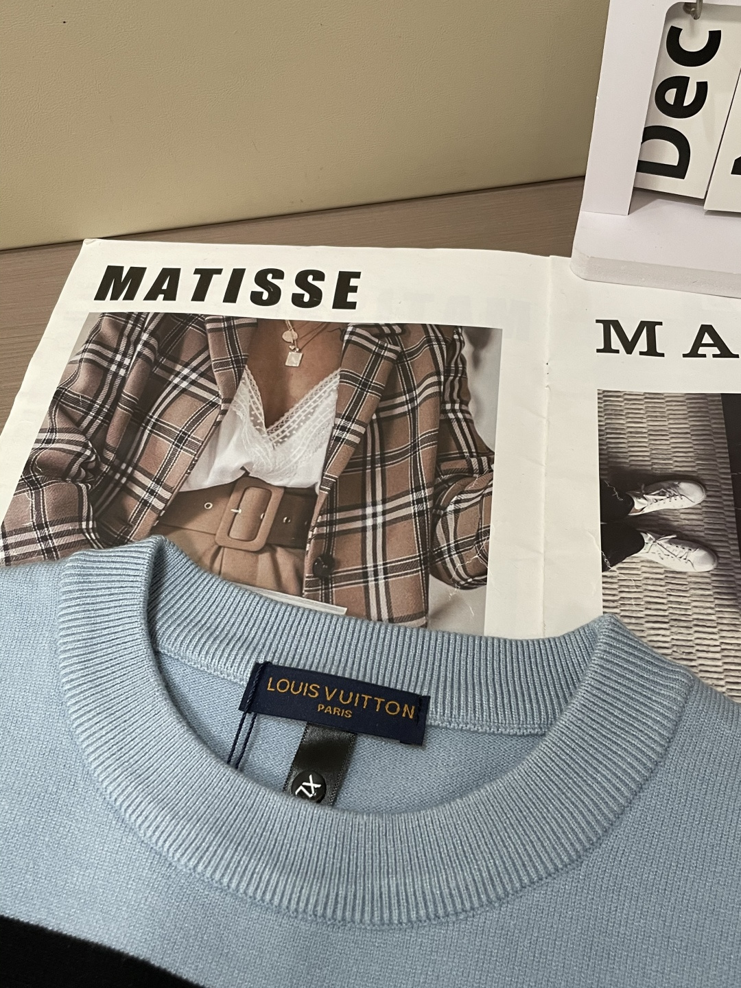 Lv 重磅推荐！2025aw秋冬新款 专柜同步 时尚经典基础款针织衫 秋冬必备款 采用针织衫加厚毛衣，精