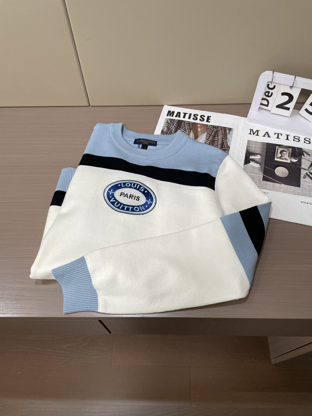 Lv 重磅推荐！2025aw秋冬新款 专柜同步 时尚经典基础款针织衫 秋冬必备款 采用针织衫加厚毛衣，精