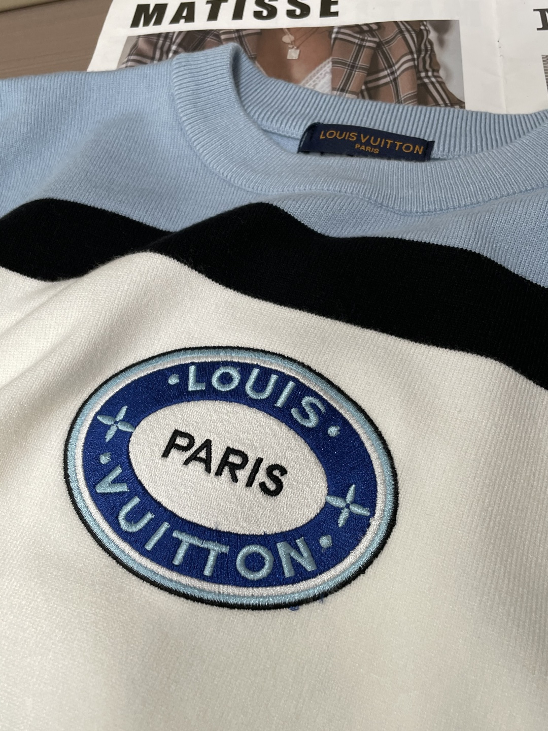 Lv 重磅推荐！2025aw秋冬新款 专柜同步 时尚经典基础款针织衫 秋冬必备款 采用针织衫加厚毛衣，精