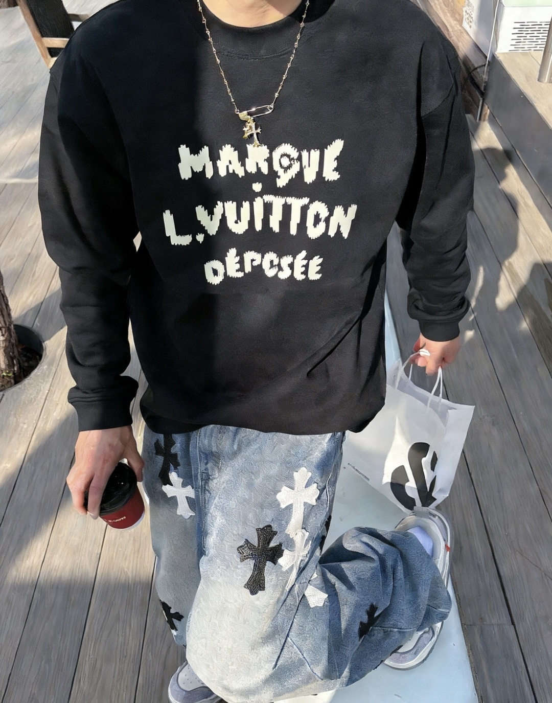 LV/2025秋冬新品 定制顶级卫衣棉，面料特别有质感，冬季必备单品，保暖性好。男女通穿，细节到位，版型