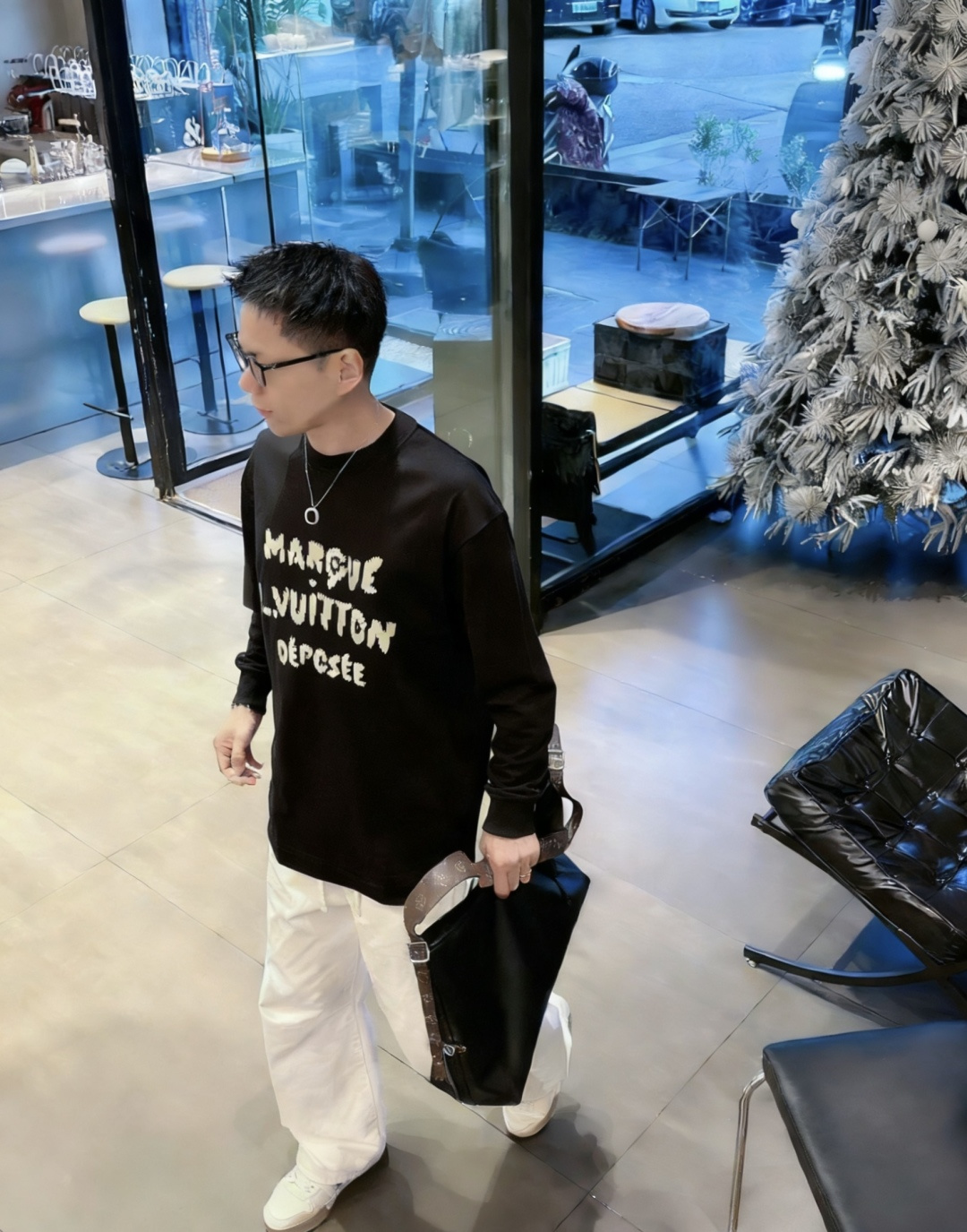 LV/2025秋冬新品 定制顶级卫衣棉，面料特别有质感，冬季必备单品，保暖性好。男女通穿，细节到位，版型