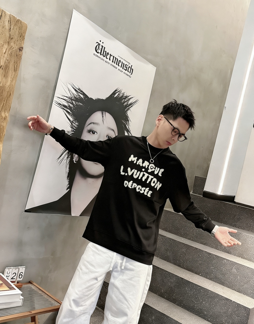 LV/2025秋冬新品 定制顶级卫衣棉，面料特别有质感，冬季必备单品，保暖性好。男女通穿，细节到位，版型