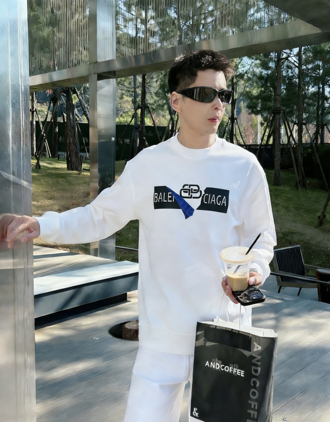 巴黎世家 /2025秋冬新品 定制顶级卫衣棉，面料特别有质感，冬季必备单品，保暖性好。男女通穿，细节到位