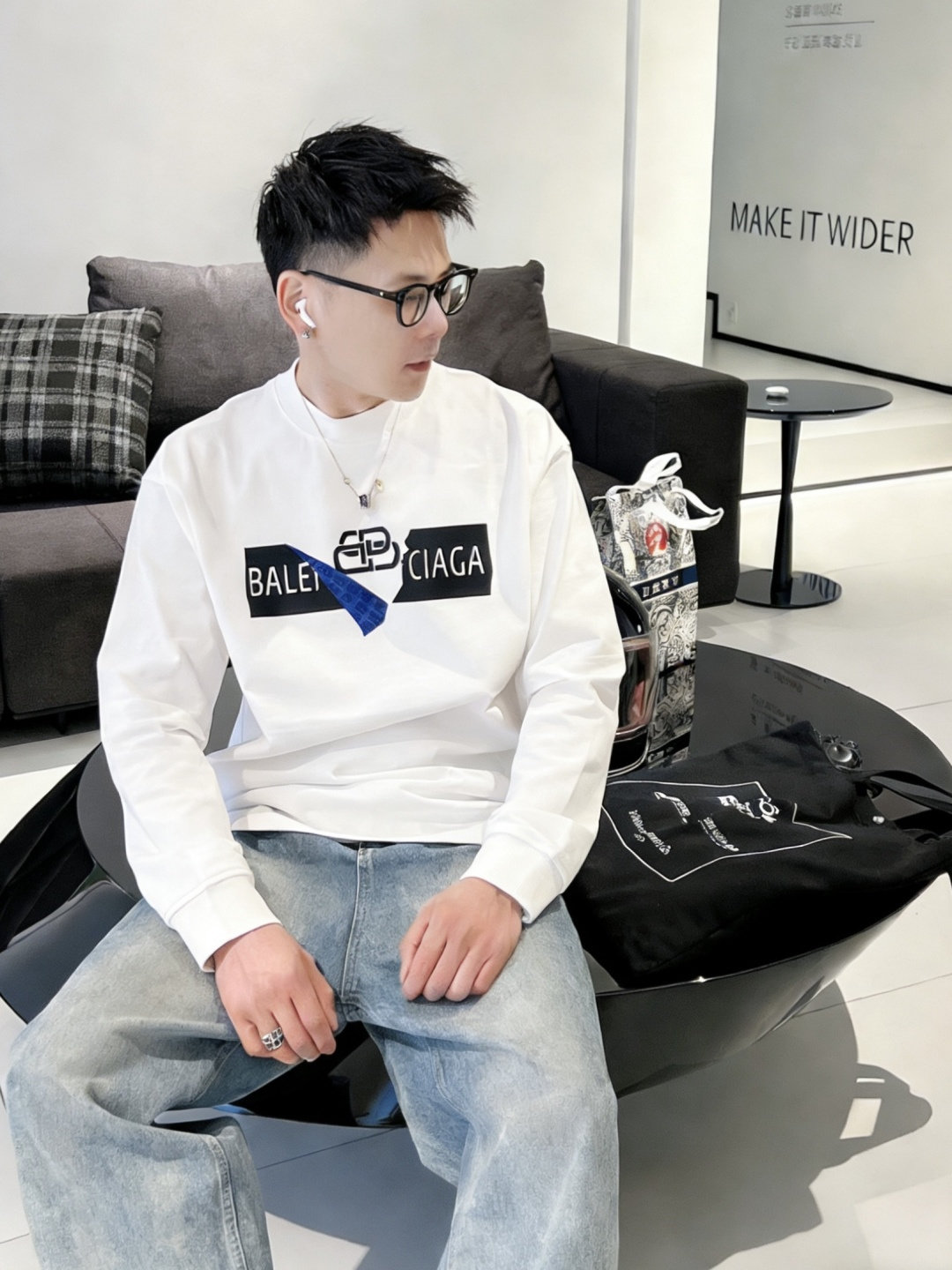 巴黎世家 /2025秋冬新品 定制顶级卫衣棉，面料特别有质感，冬季必备单品，保暖性好。男女通穿，细节到位