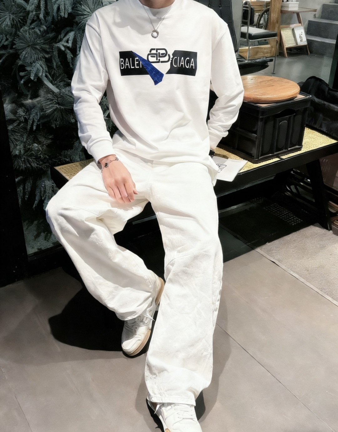 巴黎世家 /2025秋冬新品 定制顶级卫衣棉，面料特别有质感，冬季必备单品，保暖性好。男女通穿，细节到位