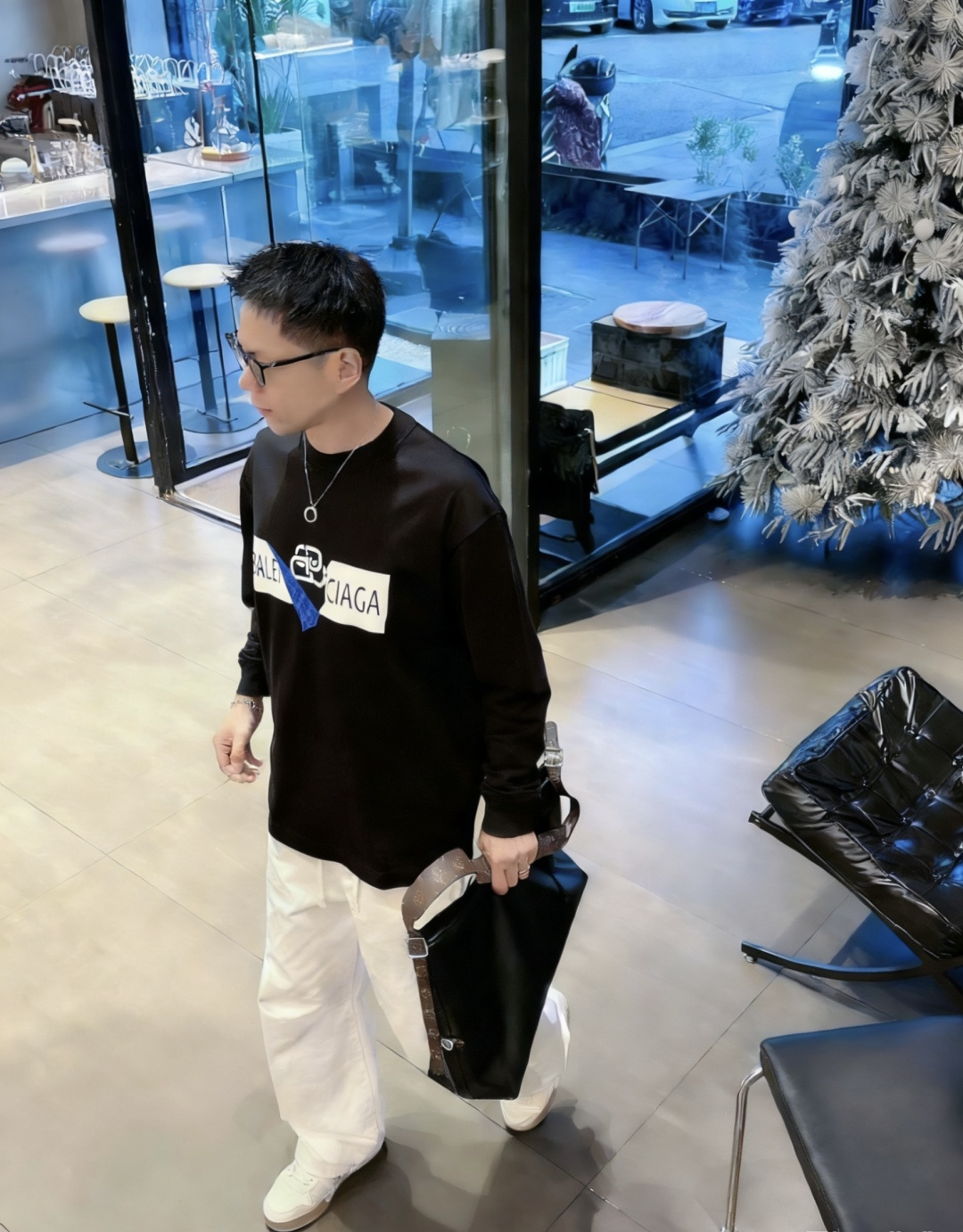 巴黎世家 /2025秋冬新品 定制顶级卫衣棉，面料特别有质感，冬季必备单品，保暖性好。男女通穿，细节到位