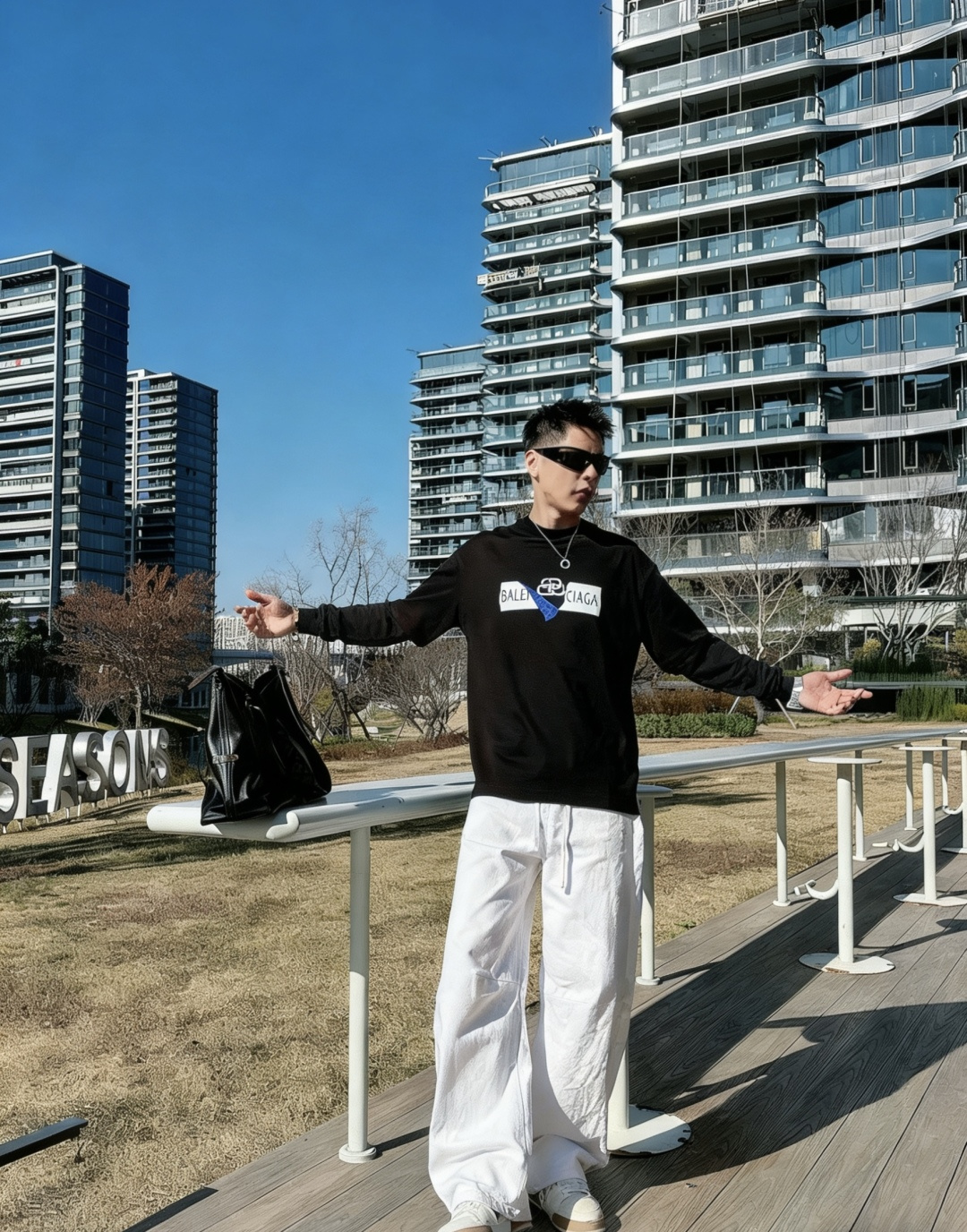 巴黎世家 /2025秋冬新品 定制顶级卫衣棉，面料特别有质感，冬季必备单品，保暖性好。男女通穿，细节到位