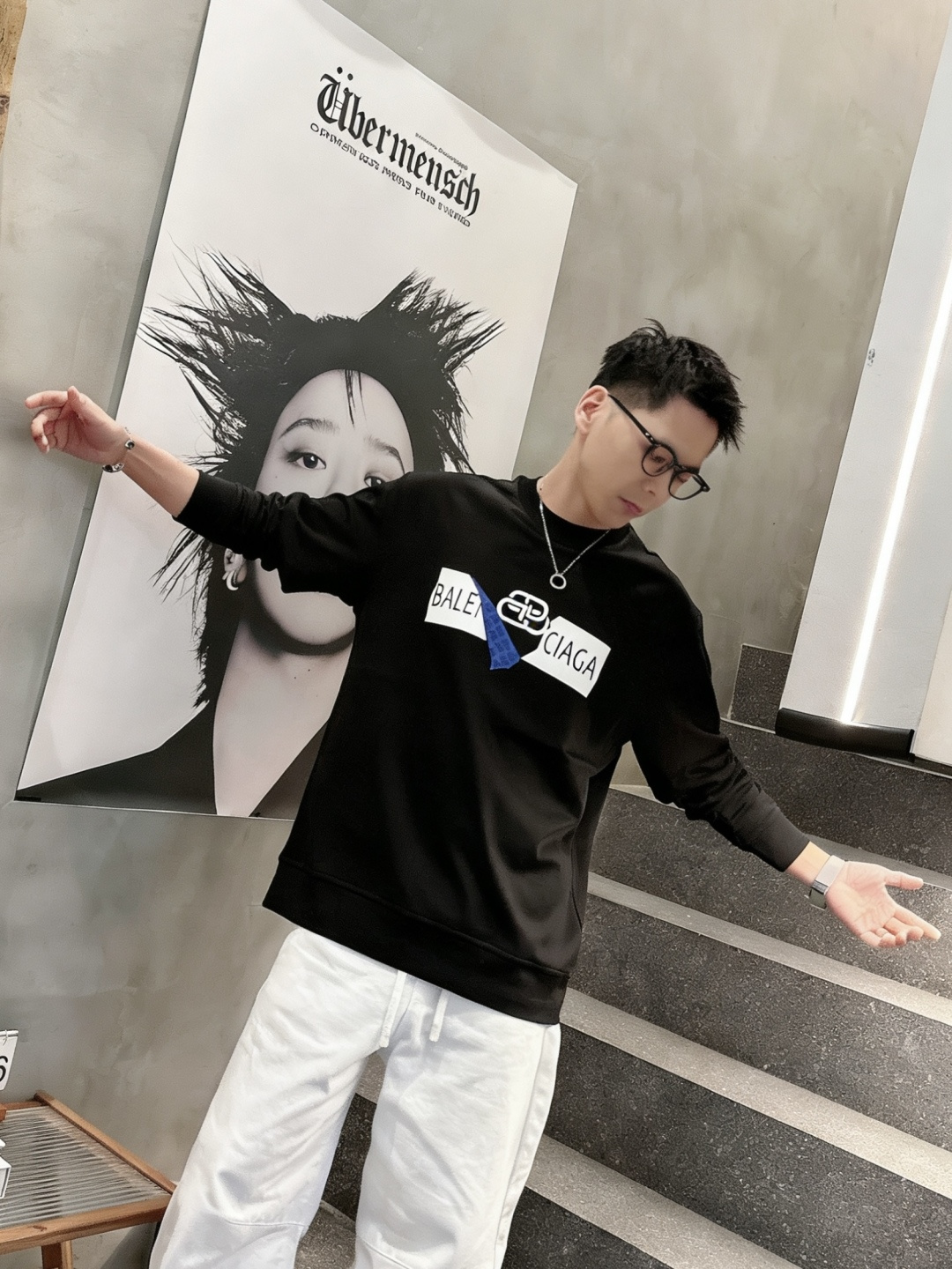 巴黎世家 /2025秋冬新品 定制顶级卫衣棉，面料特别有质感，冬季必备单品，保暖性好。男女通穿，细节到位