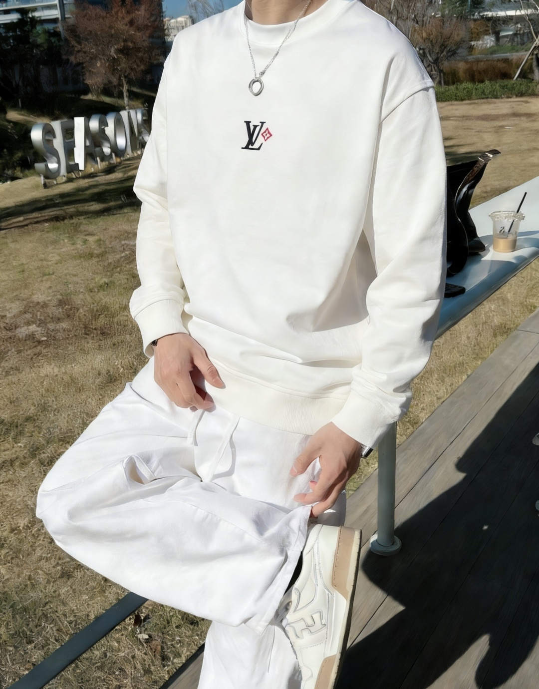 LV/2025秋冬新品 定制顶级卫衣棉，面料特别有质感，冬季必备单品，保暖性好。男女通穿，细节到位，版型