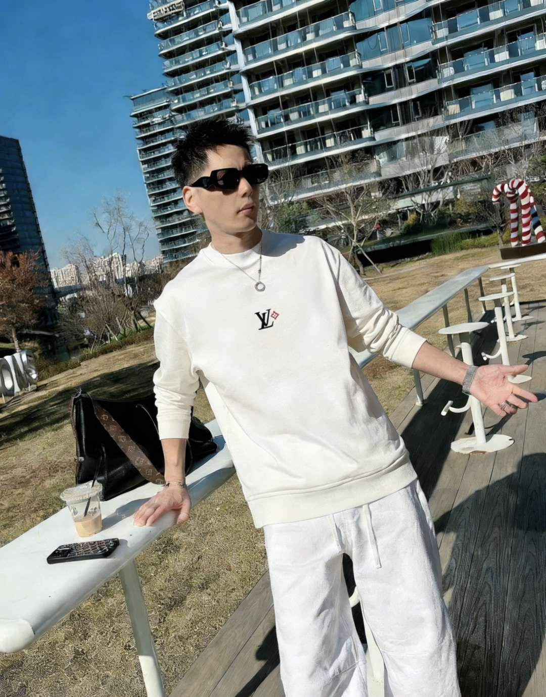 LV/2025秋冬新品 定制顶级卫衣棉，面料特别有质感，冬季必备单品，保暖性好。男女通穿，细节到位，版型