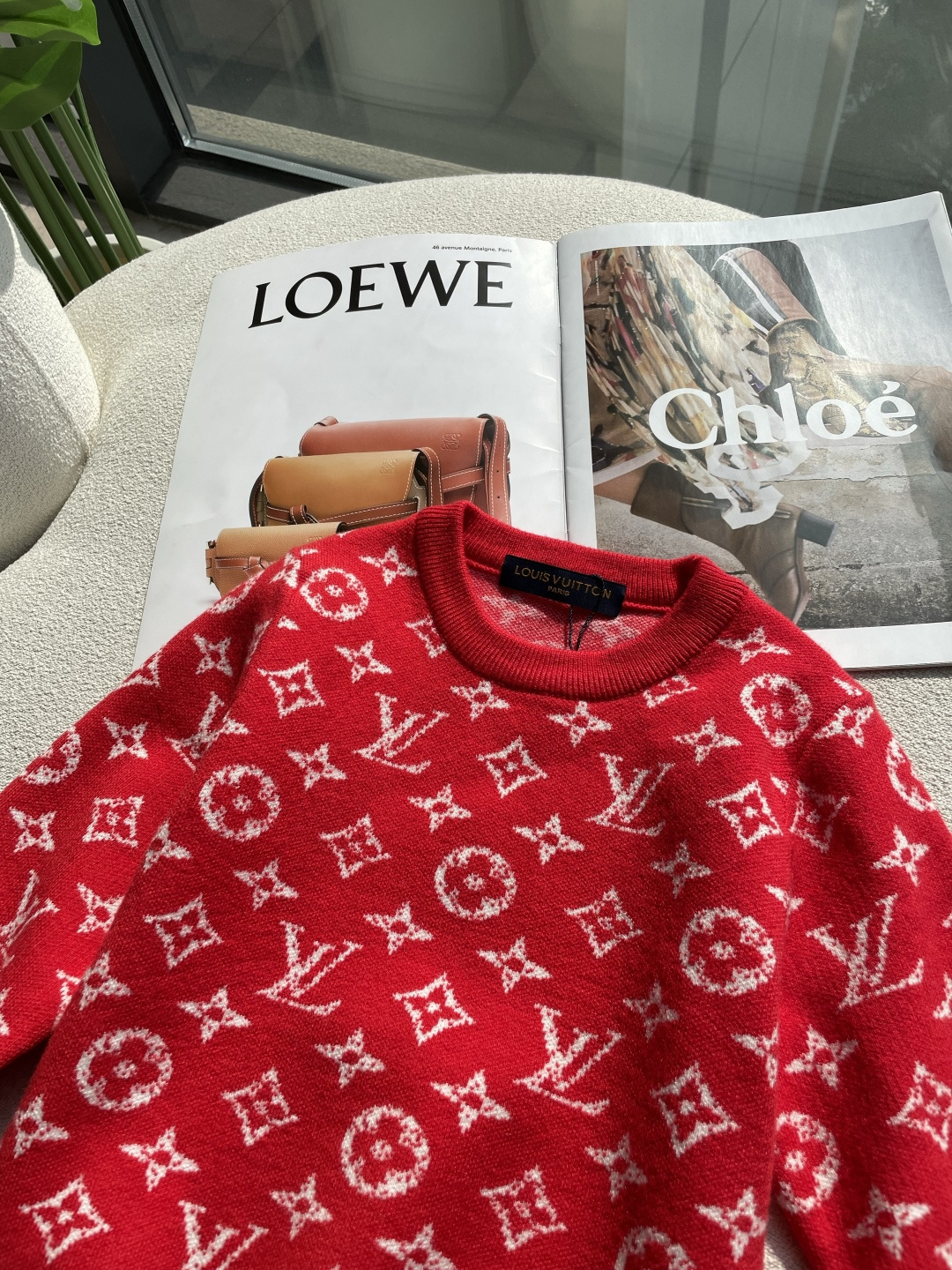 LV新年限定童装毛衣｜萌趣红运上身新年萌娃的奢感仪式感，这件LV红纹毛衣直接拉满🔴经典老花提花错落铺陈在