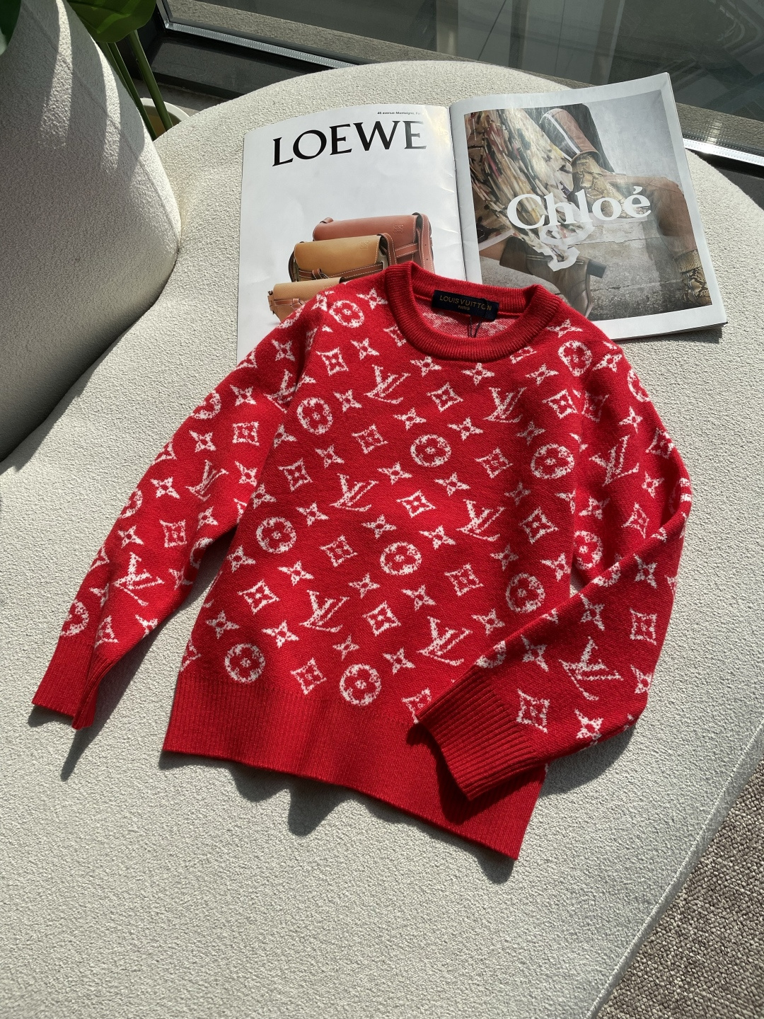 LV新年限定童装毛衣｜萌趣红运上身新年萌娃的奢感仪式感，这件LV红纹毛衣直接拉满🔴经典老花提花错落铺陈在