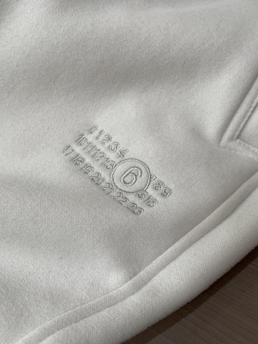 Maison Margiela马吉拉M-3XL弯刀剪裁束脚卫裤 秋冬针织休闲裤男▫️面料：高克重针织带微