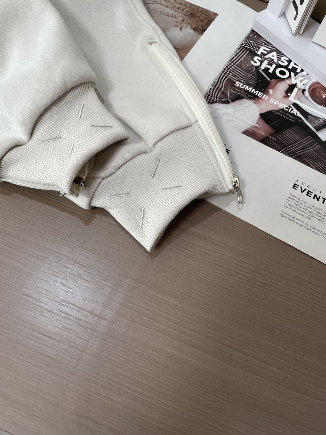 Maison Margiela马吉拉M-3XL弯刀剪裁束脚卫裤 秋冬针织休闲裤男▫️面料：高克重针织带微