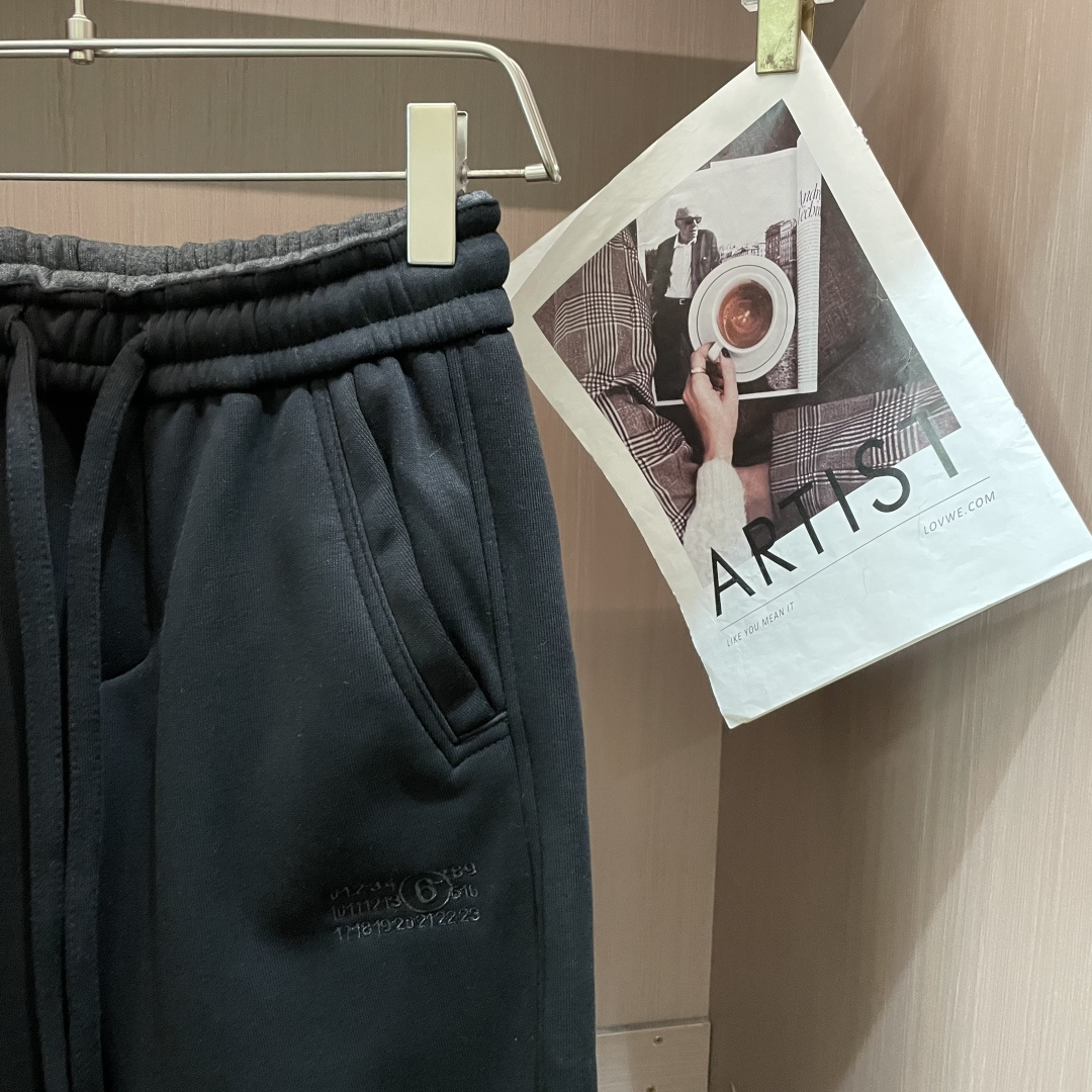 Maison Margiela马吉拉M-3XL弯刀剪裁束脚卫裤 秋冬针织休闲裤男▫️面料：高克重针织带微